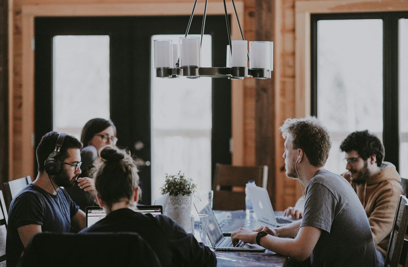 Candidate speaking with recruiter in a modern workspace